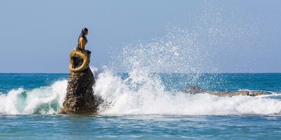Statua di una sirena a Ngapali Beach